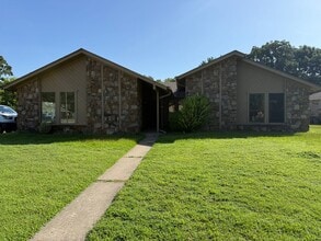 Building Photo - 3 Bed 2 Bath Duplex with 2 Car Garage.  Gas Heat & Hot Water.  Yard Care Included.