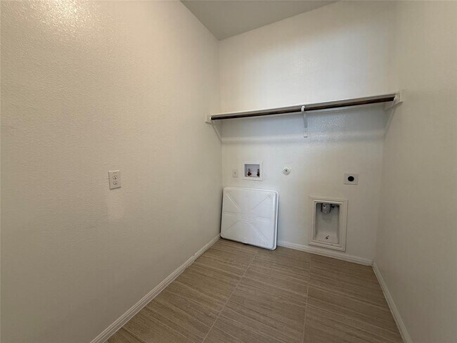 Building Photo - 3240 E Whitestone Blvd