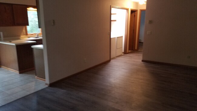 Building Photo - 4654 Hayes Rd
