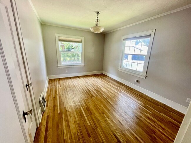 Building Photo - 1715 S Kimbrough Ave
