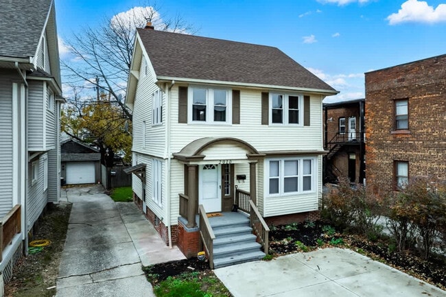 Building Photo - 2010 Chesterland Ave