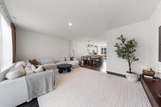 Building Photo - 2217 Venture Dr