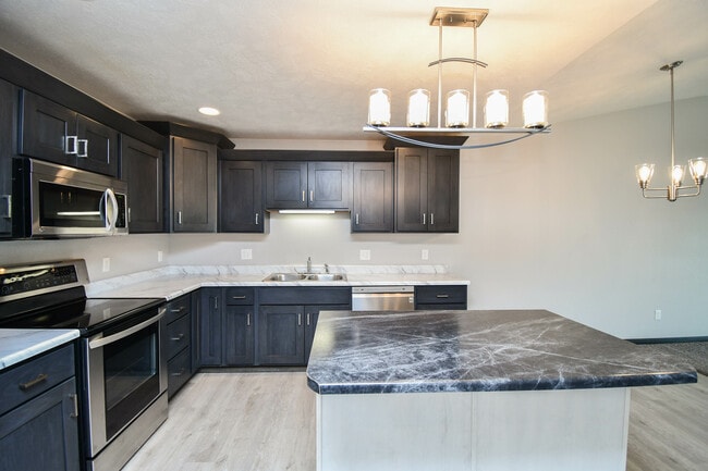 Building Photo - 3704 S Outfield Cir