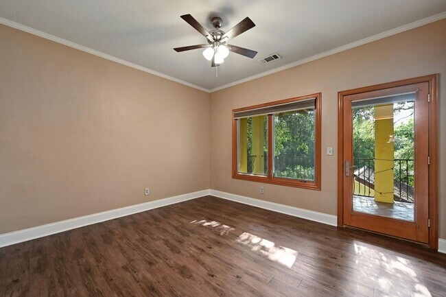 Building Photo - 2829 San Gabriel St