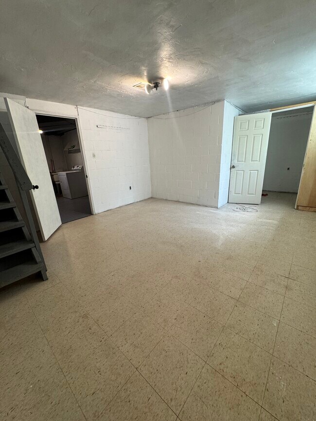 Building Photo - 355 Macassar Dr