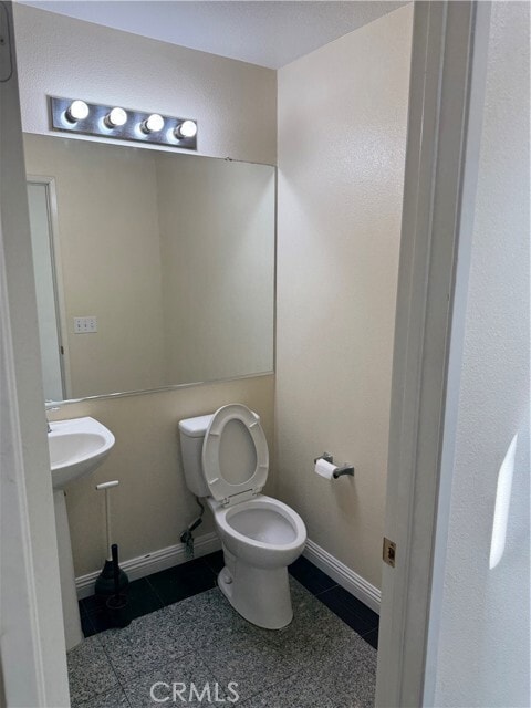 Building Photo - 865 Tam O'Shanter St