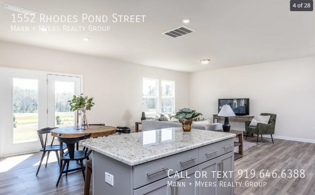 Building Photo - 1552 Rhodes Pond St