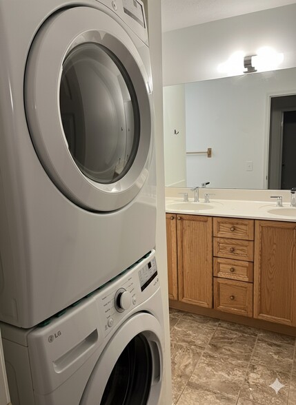 Washer and dryer - 803 Ashlawn Pl