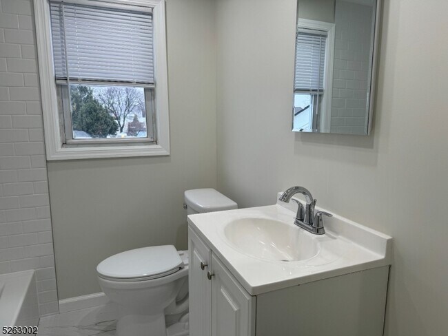 Building Photo - 42 Summit Ave