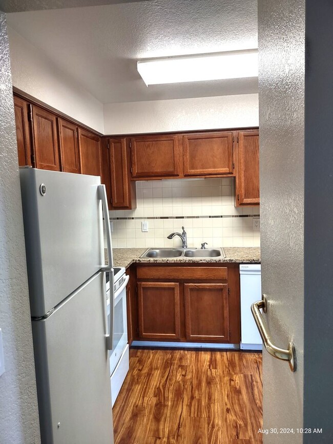 Building Photo - 2-bedroom Condo Available in Quiet Senior-...