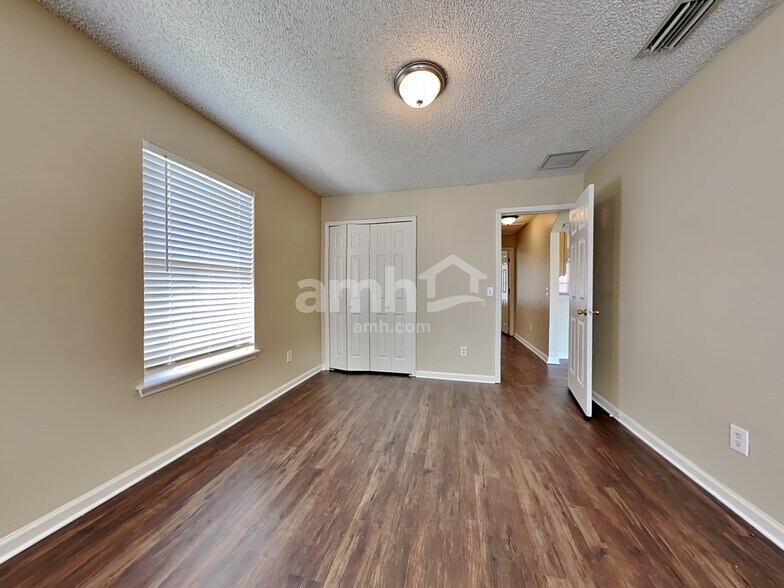 Building Photo - 2523 Sandhaven Ct