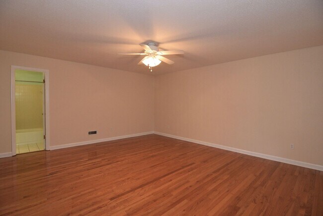 Building Photo - Evans 3 Bed/2 Bath w/ Garage & Huge Fenced...