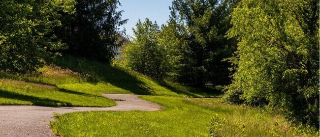 trails - 624 Heathland Trl