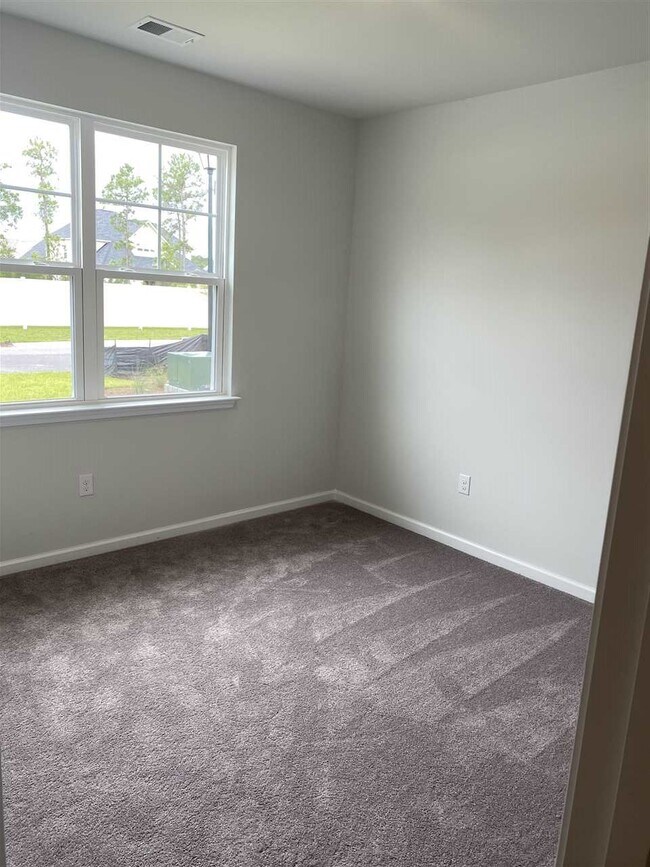 Building Photo - 268 Legends Vlg Lp