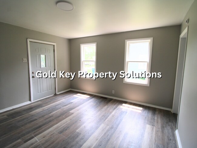 Building Photo - MUNCIE Updated 2 BR 1 BA House with New Kitchen Appliances (SECTION 8 APPROVED)