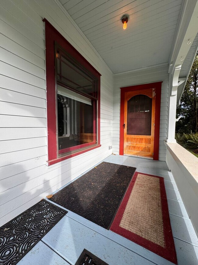 Building Photo - YOUR PACIFIC NORTHWEST RETREAT AWAITS! AV CHARGING STATION, GORGEOUS VIEWS, PRIVACY AND MORE!