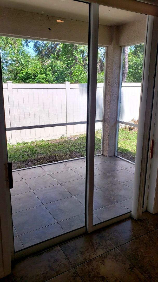 Building Photo - 3 bed 2 bath home