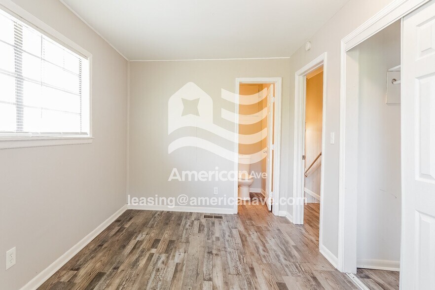 Building Photo - 608 Jerry Coleman St