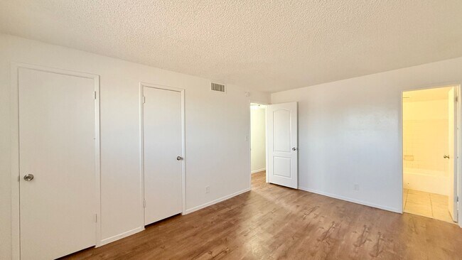 Building Photo - Spacious 3 bed, 2 bath upstairs, condo in Central Phoenix