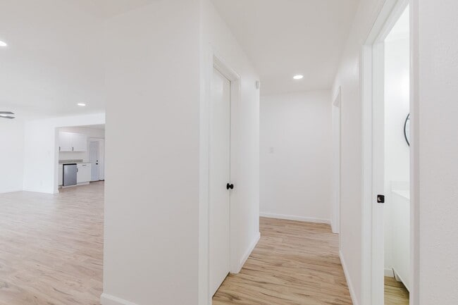 Building Photo - Newly Renovated 3 Bedroom 2 Bath Home