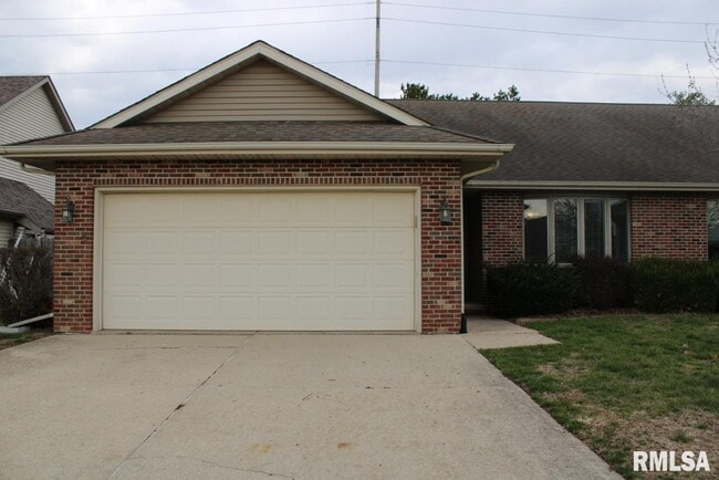 Building Photo - 2807 Cronin Dr