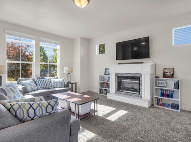 Building Photo - 4 Bed/2.5 Bathroom home in Woods Cross