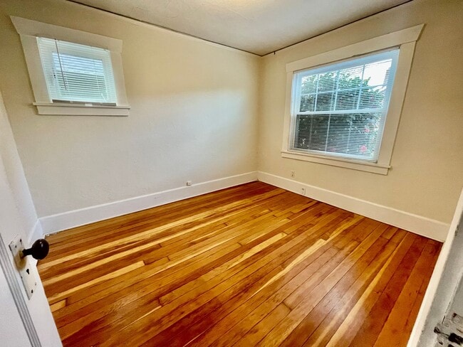 Building Photo - Beautiful 3bd/1bath South Tabor Bungalow w...