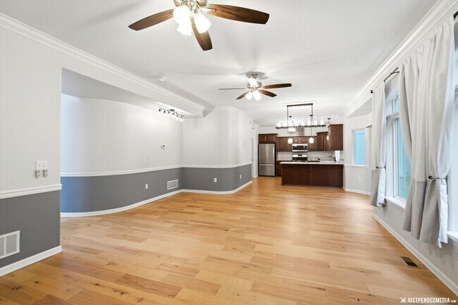 Building Photo - 13259 Rosser Dr