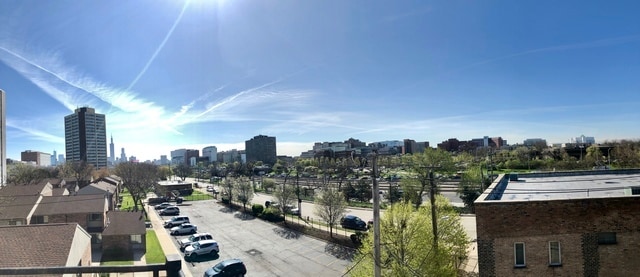 Building Photo - 2113 W Gladys Ave