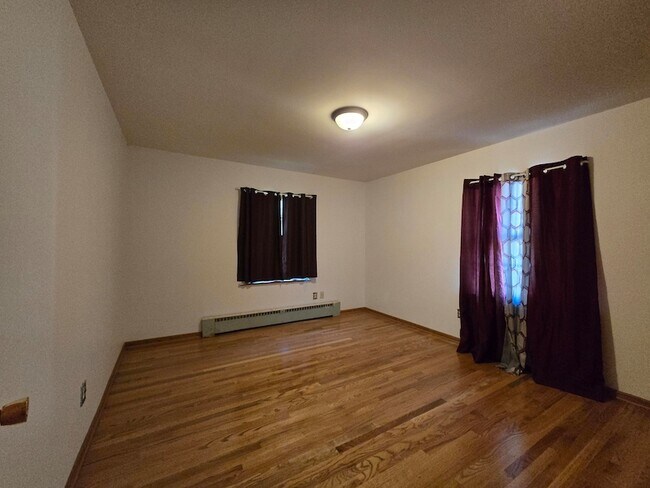 Building Photo - 535 E 43rd Ave