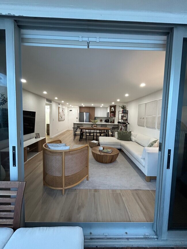 Building Photo - 5838 Collins Ave