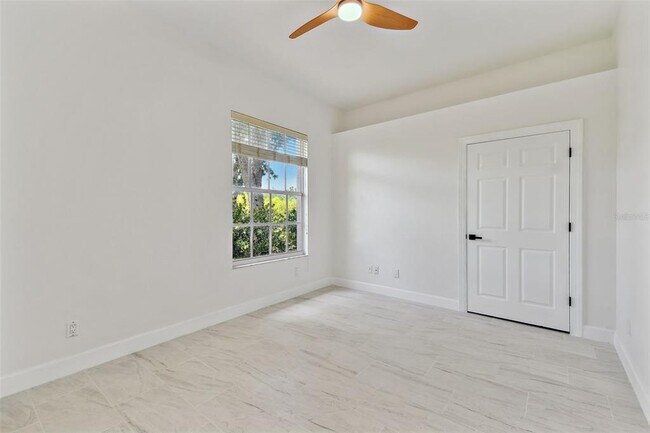 Building Photo - 13792 Long Lake Ln