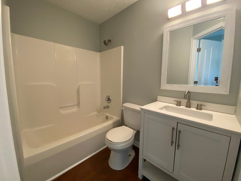 Full Bath 2 - 218 Pinnacle Ct