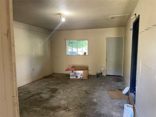 Building Photo - 1417 W Talmage St