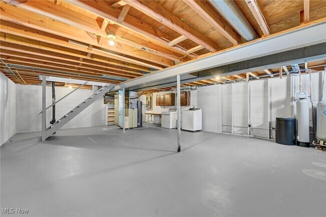 Building Photo - 5601 Sunset Dr