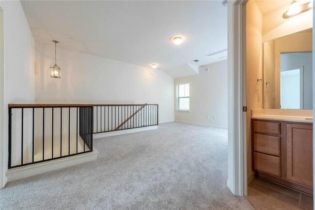 Building Photo - 1620 Bryant Dr