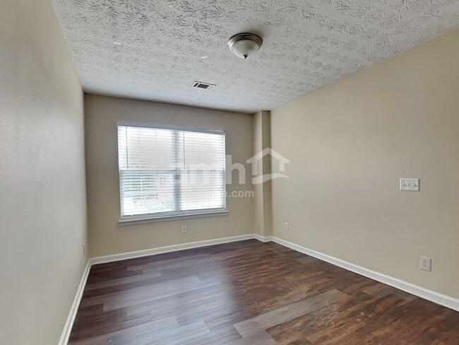 Building Photo - 931 Winding Down Way