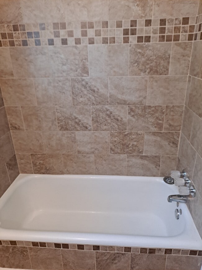 Building Photo - 813 N Connelly St