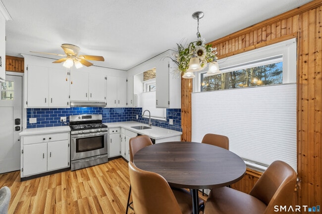 Building Photo - 12 Beach Park Rd