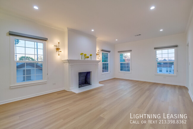 Building Photo - Stunningly Remodeled 3-Bed, 2-Bath Duplex ...