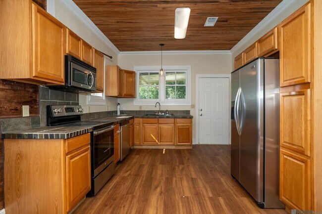 Building Photo - 30180 Smith Dr