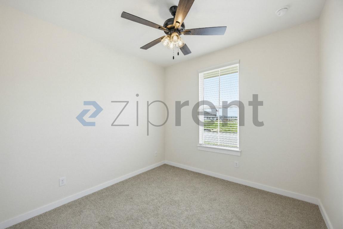 Building Photo - Unit