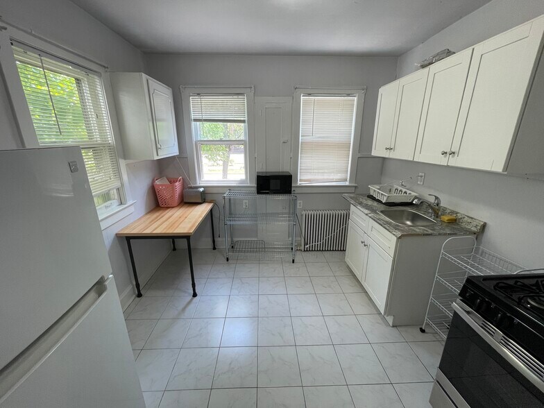 7400-5 Kitchen - 7400 Rhode Island Ave