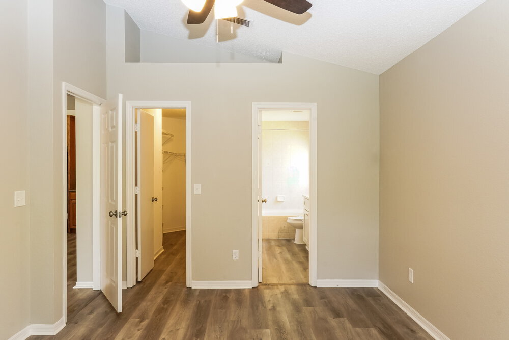 Building Photo - 1917 Excalibur Dr