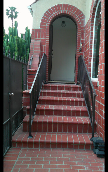 Primary Photo - 5039 Franklin Ave