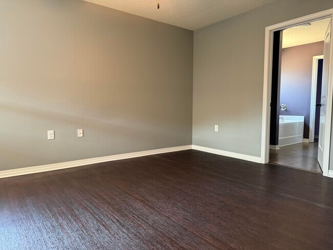 Building Photo - 233 Croft Cir