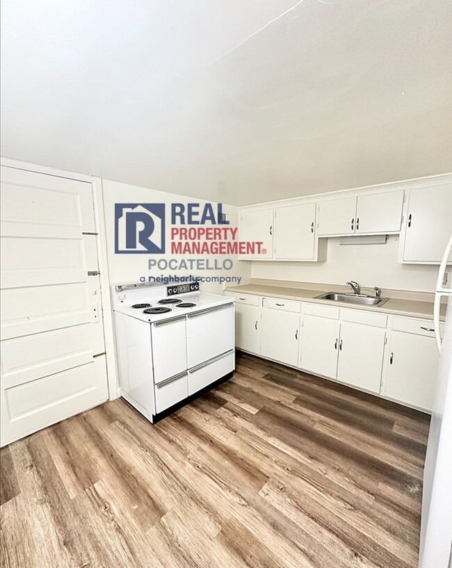 Building Photo - 159 S 11th Ave