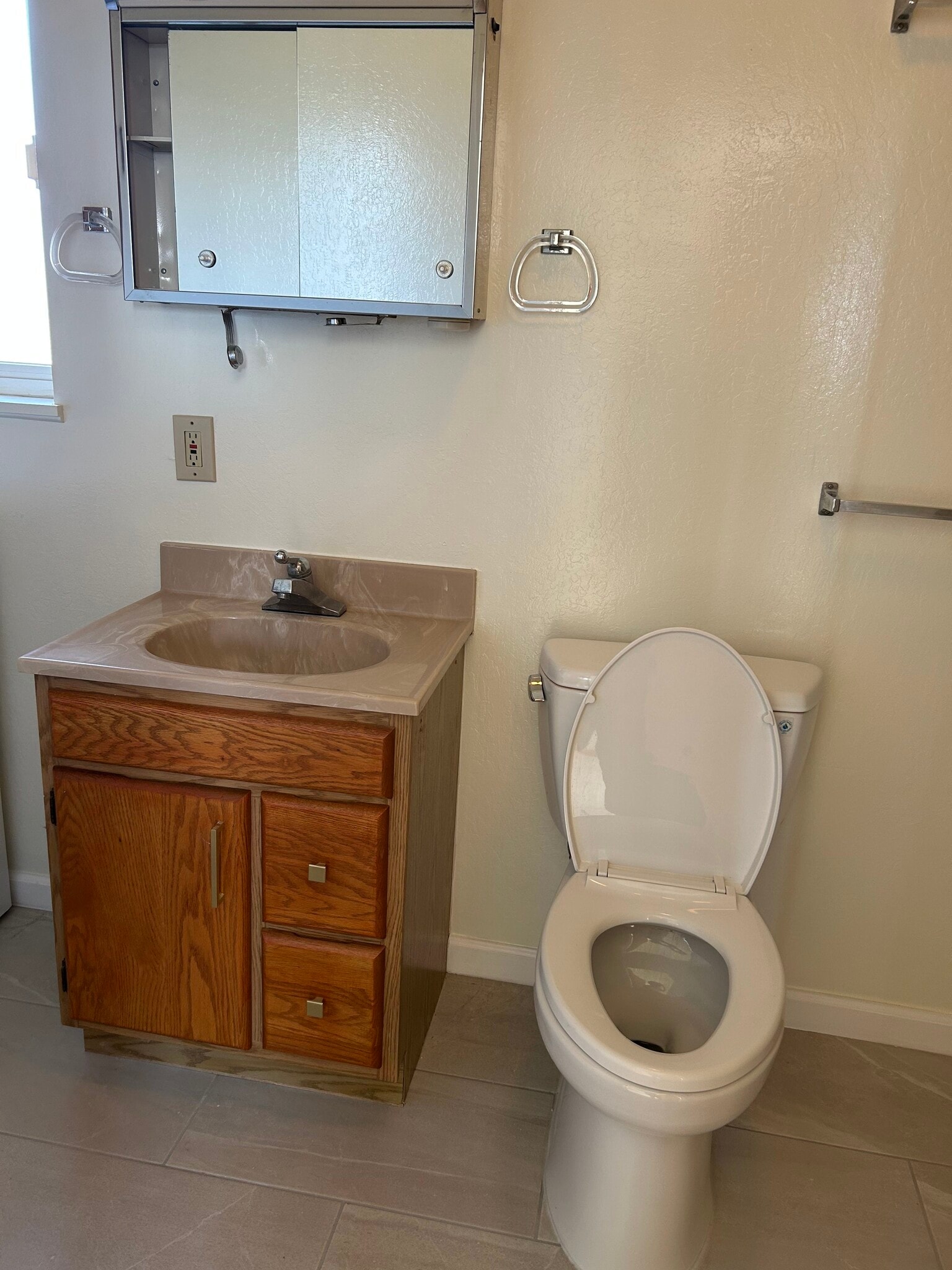 Building Photo - 6104 Bernhard Ave