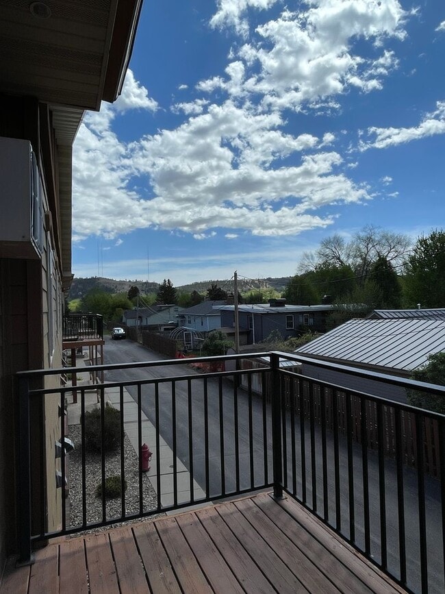 Building Photo - 2 Bedroom, 2 Bath Condo for Rent