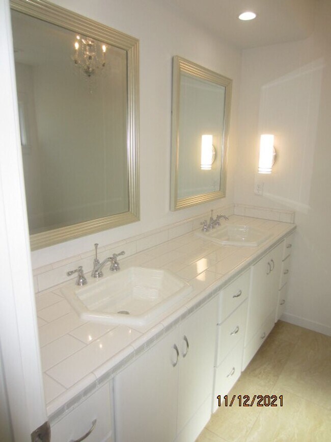 Building Photo - AMAZING 3 BED.  2 BA. ART DECO HOME WAS FULLY REMODELED IN 2021